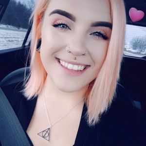 Meet your Posher, Crystal